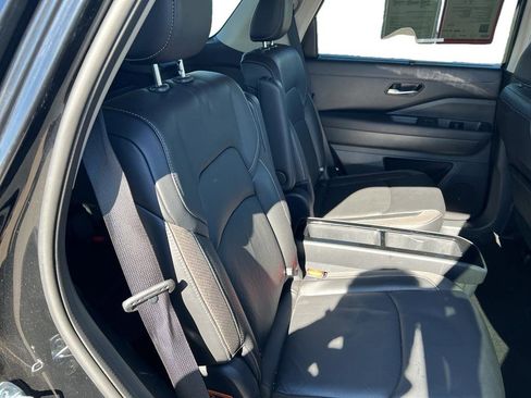 Used 2023 Nissan Pathfinder SL w/ SL Premium Package image 25