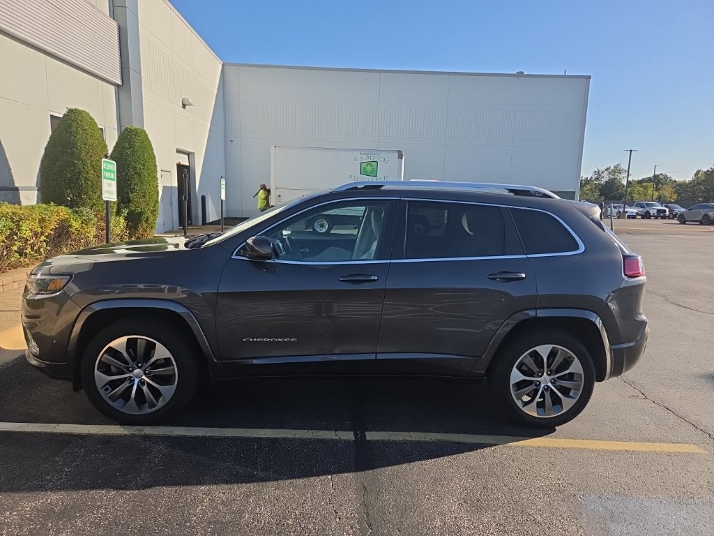 Used 2019 Jeep Cherokee Overland w/ Technology Group AWD/4WD image 4