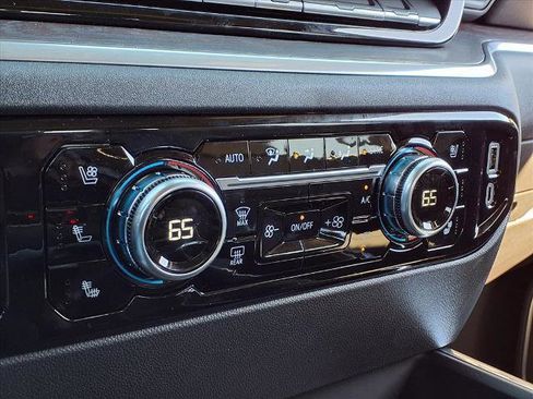 New 2026 GMC Sierra 1500 SLT image 7