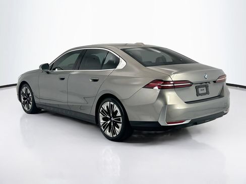 Used 2025 BMW 530i w/ Premium Package RWD image 3