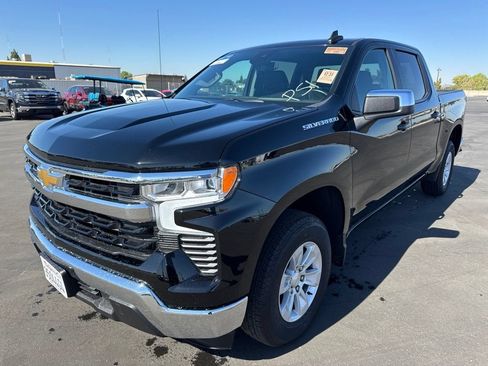 Used 2025 Chevrolet Silverado 1500 LT RWD image 2