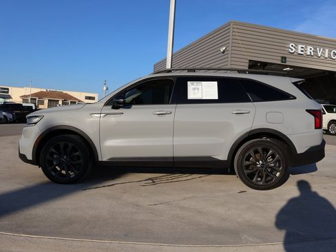 Used 2023 Kia Sorento X-Line EX image 2