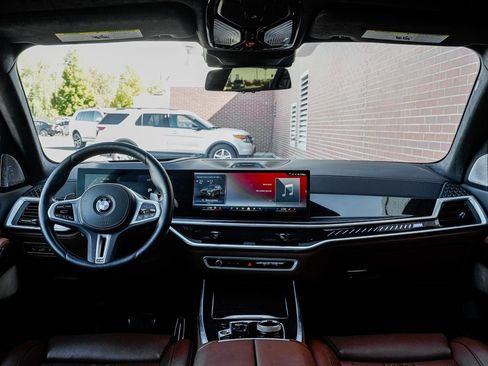 Certified 2025 BMW X7 M60i image 11