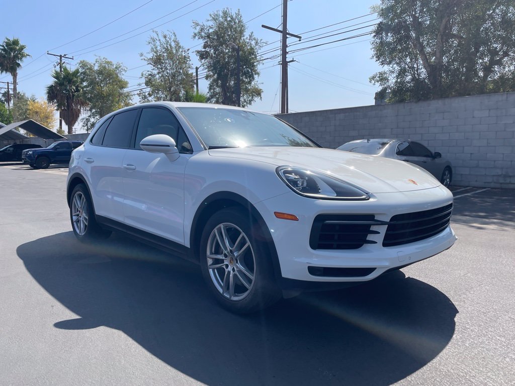 Used 2023 Porsche Cayenne w/ Premium Package AWD/4WD image 1