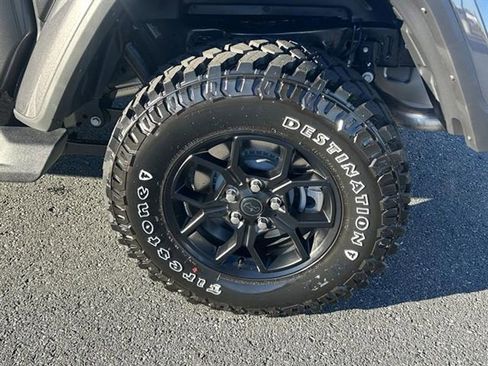 New 2025 Jeep Gladiator Sport image 27