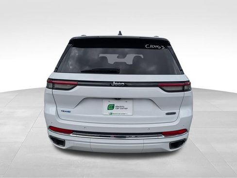Used 2022 Jeep Grand Cherokee Overland AWD/4WD image 6