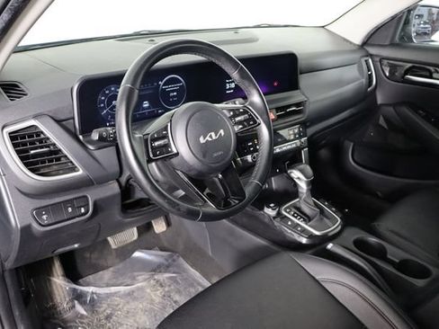 Used 2024 Kia Seltos EX FWD image 25