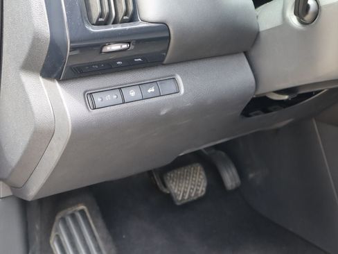 Used 2025 Nissan Pathfinder SV FWD image 24
