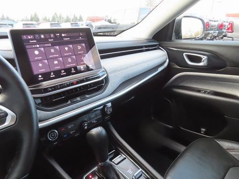 Used 2022 Jeep Compass Latitude image 34