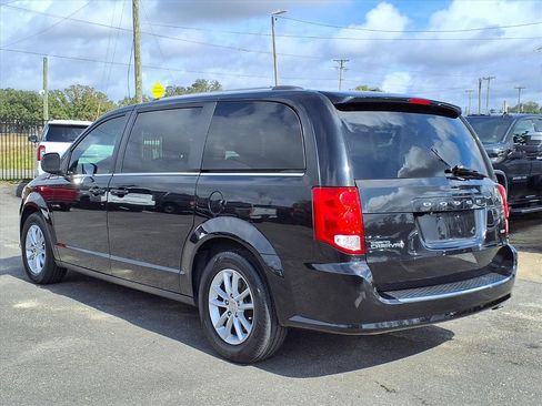 Used 2020 Dodge Grand Caravan SXT image 5