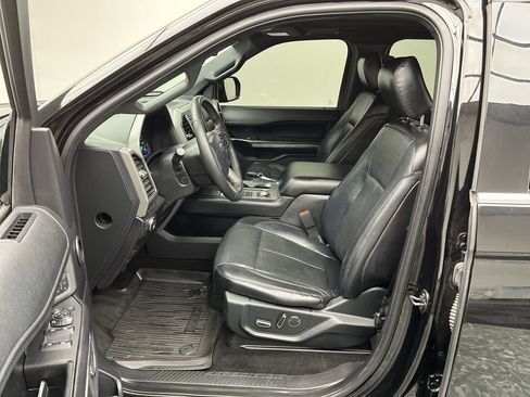 Used 2018 Ford Expedition Max XLT w/ Equipment Group 202A AWD/4WD image 3