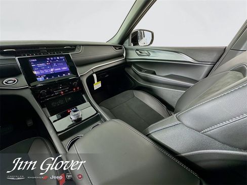 New 2025 Jeep Grand Cherokee Laredo image 31