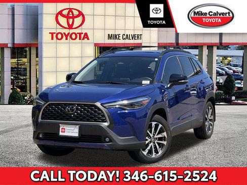 Certified 2025 Toyota Corolla Cross XLE w/ Convenience Package FWD image 1