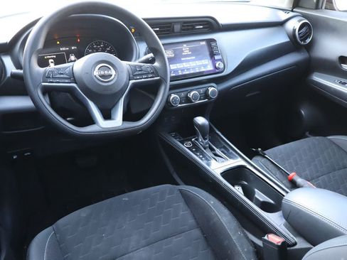 Used 2024 Nissan Kicks SV FWD image 4
