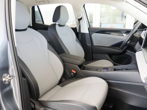 Certified 2025 Volkswagen Tiguan SE FWD image 22