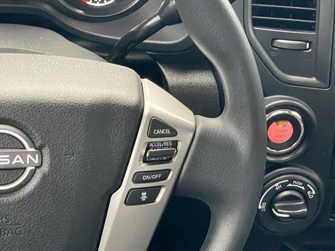 Used 2024 Nissan Titan SV image 14