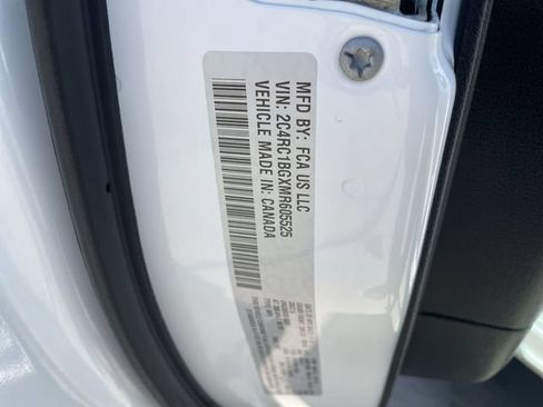 Used 2021 Chrysler Pacifica Touring-L w/ Uconnect Theater Family Group FWD image 34