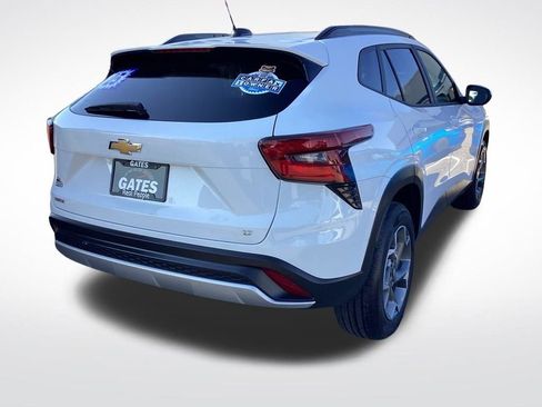 Used 2025 Chevrolet Trax LT w/ LT Convenience Package FWD image 10