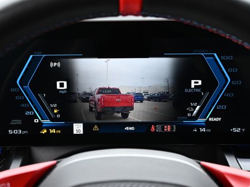 Used 2025 BMW M5 w/ Executive Package image 38