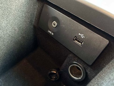 Used 2018 Ford Taurus SEL image 18