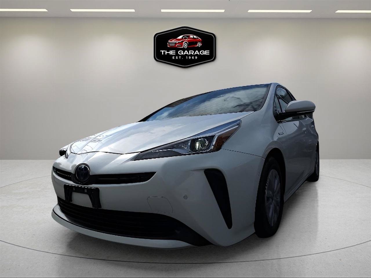 Used 2019 Toyota Prius LE FWD image 2