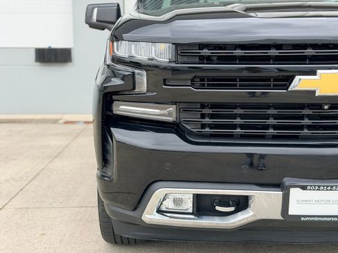 Used 2019 Chevrolet Silverado 1500 High Country w/ Technology Package AWD/4WD image 9