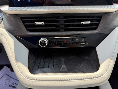 Used 2025 Ford Explorer Platinum w/ Ultimate Package AWD/4WD image 11
