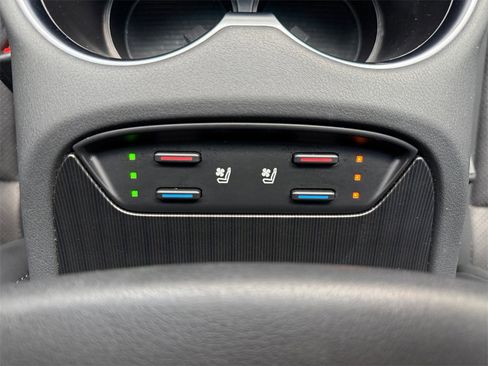 Used 2021 Toyota Venza XLE image 27