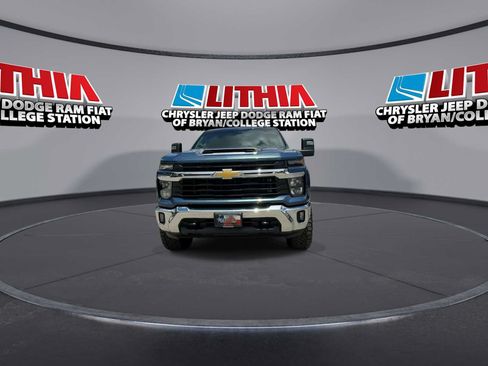 Used 2025 Chevrolet Silverado 3500 LT AWD/4WD image 3