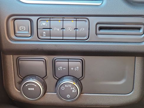 Used 2022 Chevrolet Suburban Premier image 26