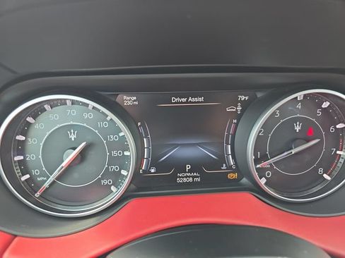 Used 2021 Maserati Levante AWD/4WD image 21
