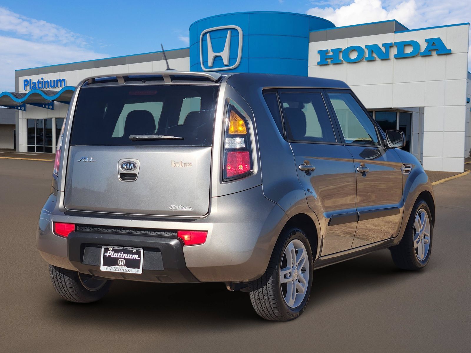 Used 2011 Kia Soul + w/ Audio Pkg FWD image 4
