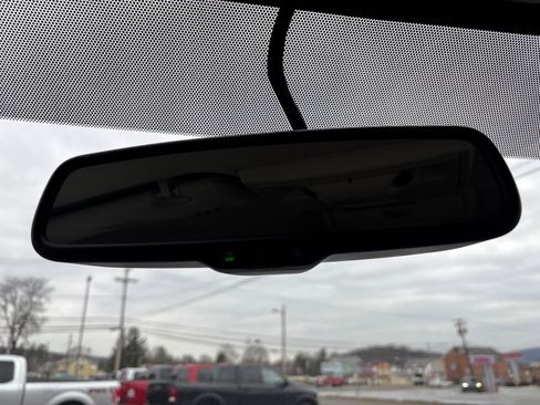 Used 2016 Chrysler Town & Country Touring image 37