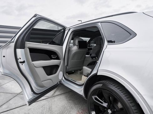 Used 2023 Bentley Bentayga Extended Wheelbase image 26
