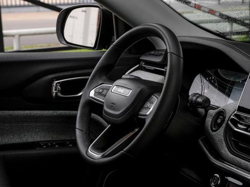 Used 2022 Jeep Compass Latitude image 24