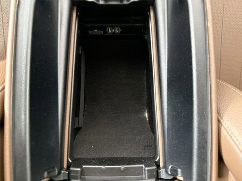 Used 2017 Mercedes-Benz E 300 4MATIC image 38