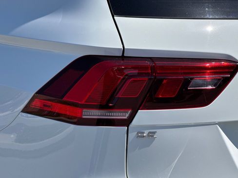 Used 2022 Volkswagen Tiguan SE AWD/4WD image 29