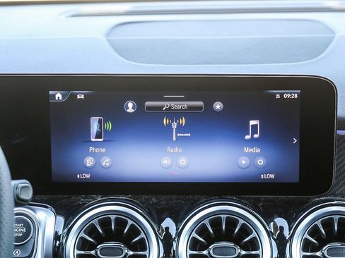 Used 2024 Mercedes-Benz GLB 250 4MATIC image 14