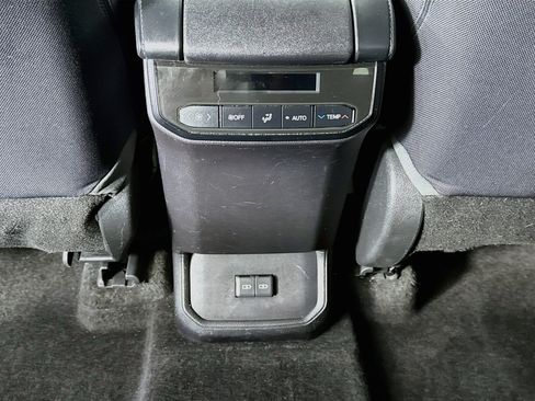 Used 2023 Toyota Highlander LE AWD/4WD image 24