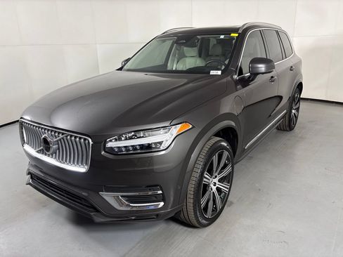 Used 2024 Volvo XC90 T8 Ultimate w/ Protection Package Premier AWD/4WD image 4