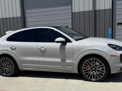 Used 2022 Porsche Cayenne GTS AWD/4WD image 2