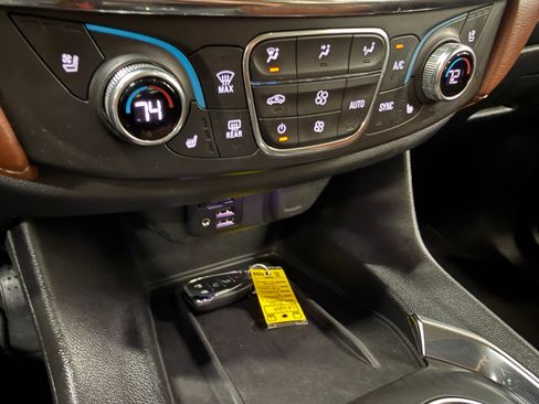 Used 2020 Chevrolet Traverse High Country AWD/4WD image 37