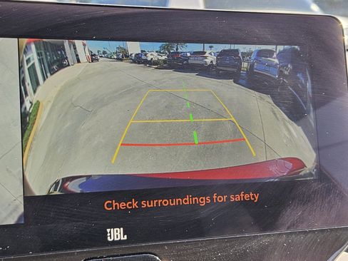 Used 2023 Toyota Venza Limited image 16