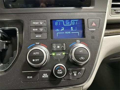 Used 2015 Toyota Sienna XLE image 36