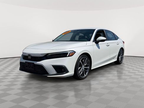Used 2022 Honda Civic Touring image 3
