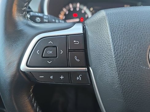 Certified 2022 Toyota Highlander XLE image 23