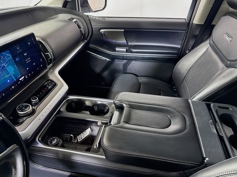 Used 2025 Ford Expedition Max Platinum image 26