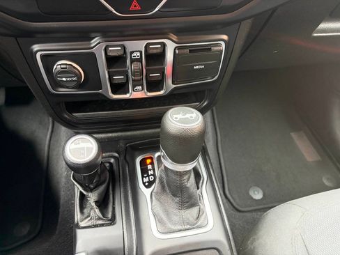 Used 2020 Jeep Wrangler Unlimited Sport S AWD/4WD image 22
