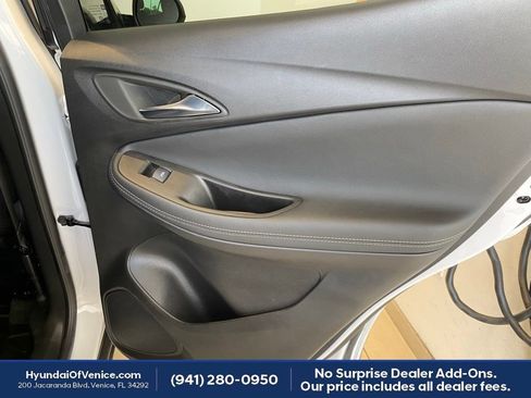 Used 2022 Buick Encore GX Essence w/ Experience Buick Package FWD image 53
