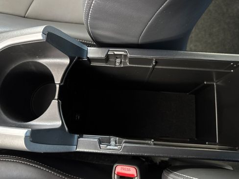 Used 2015 Toyota Prius Four FWD image 39